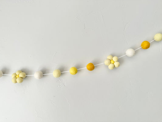 Straw Yellow Daisy Garland