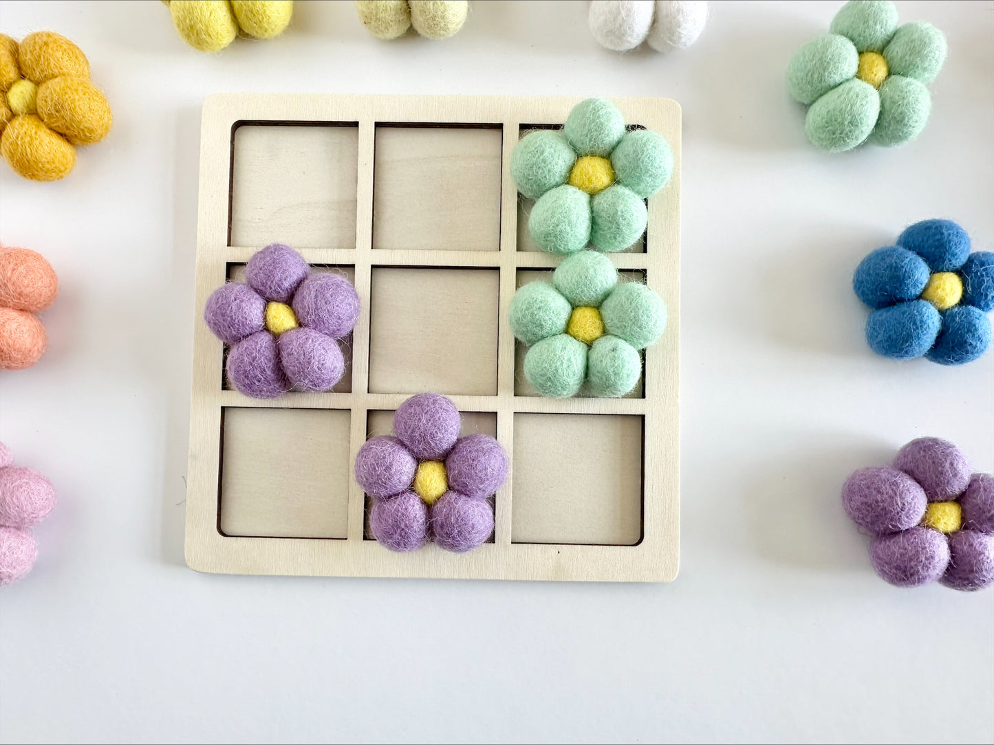 Daisy Tic Tac Toe Set