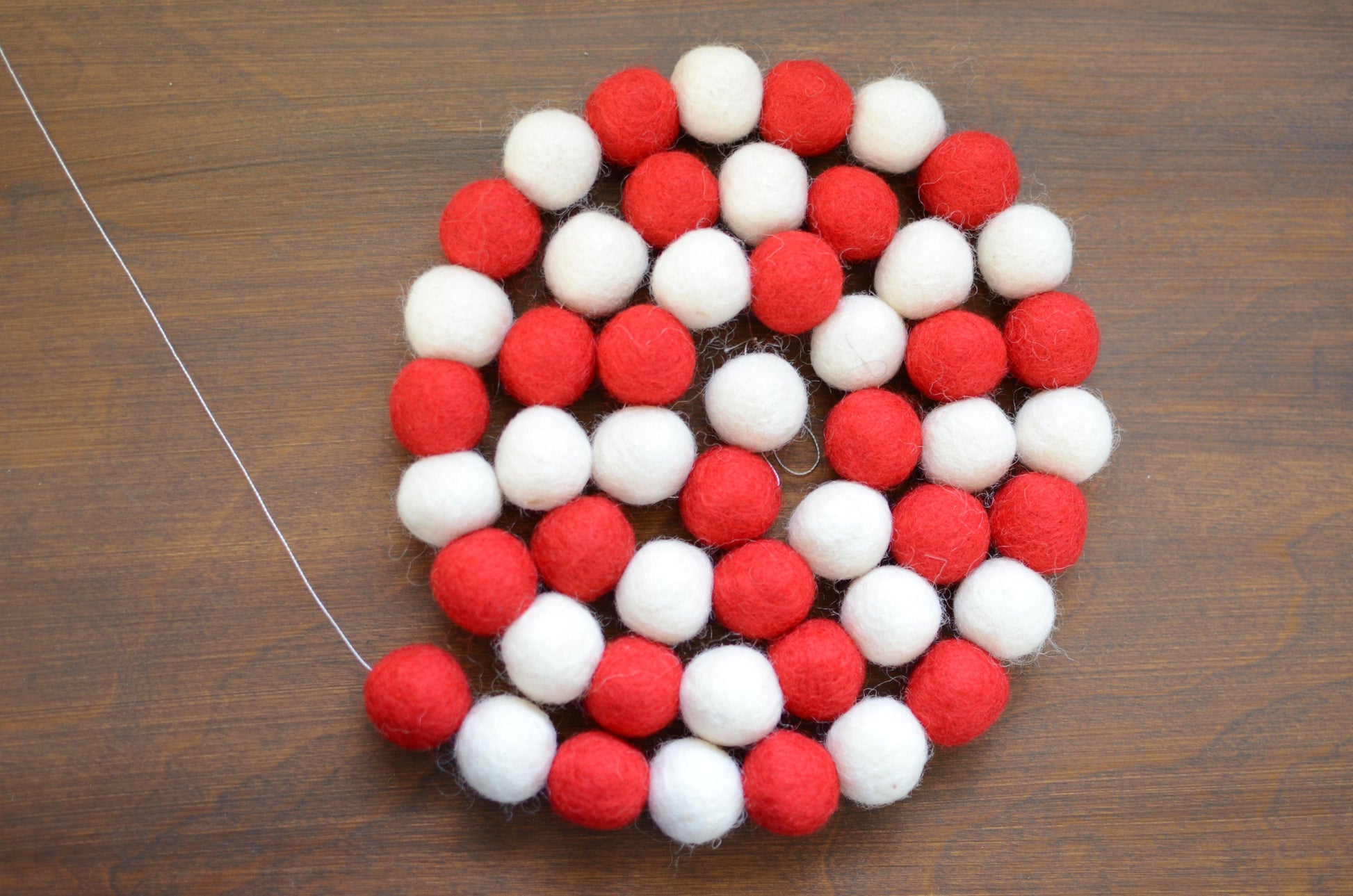 Red & White Garland - Redheadnblue