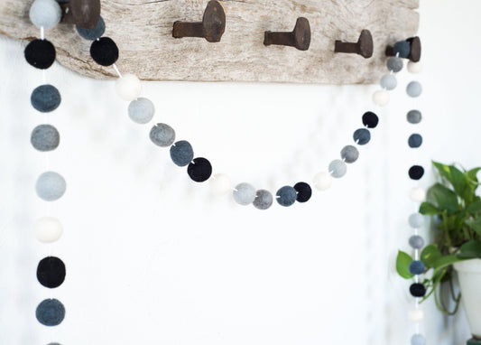 Black to White Ombre Felt Ball Garland - Redheadnblue