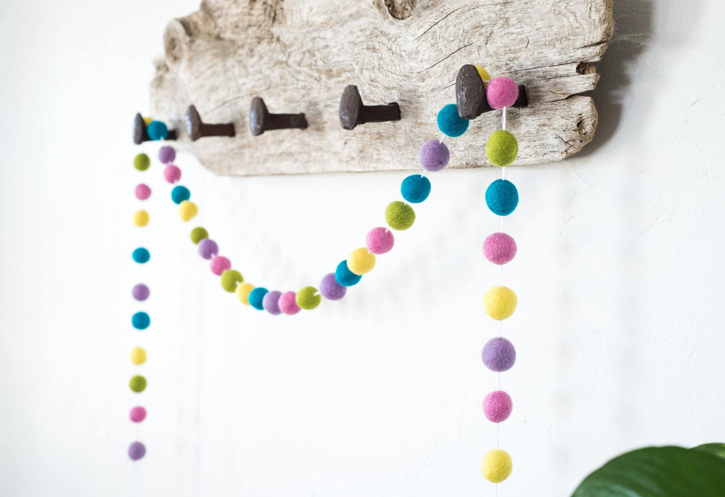 Bright Easter Garland - Redheadnblue