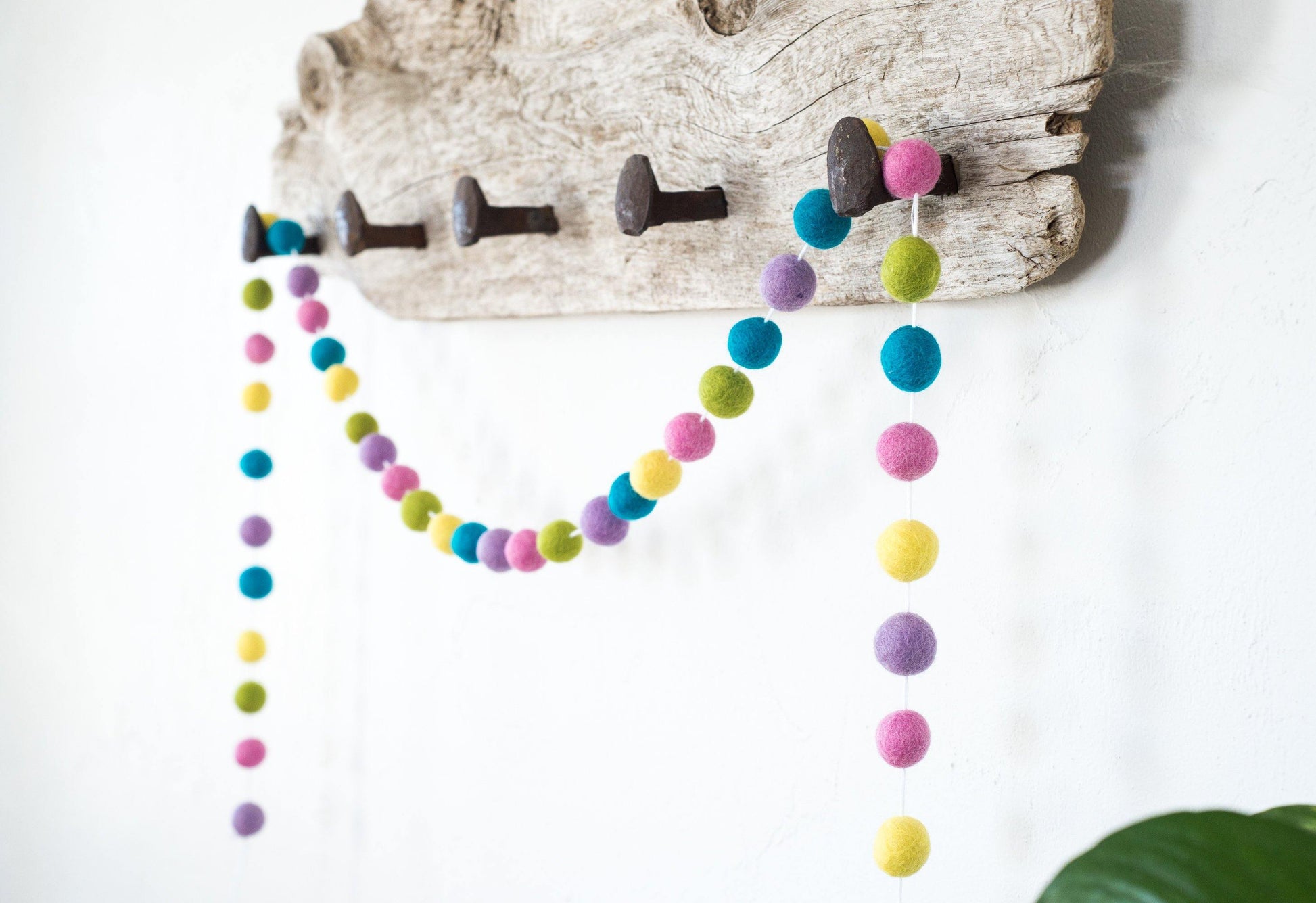 Bright Easter Garland - Redheadnblue