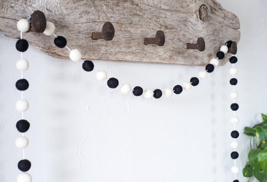 Black & White Felt Ball Garland - Redheadnblue