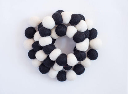 Black & White Felt Ball Garland - Redheadnblue