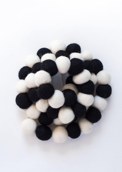 Black & White Felt Ball Garland - Redheadnblue