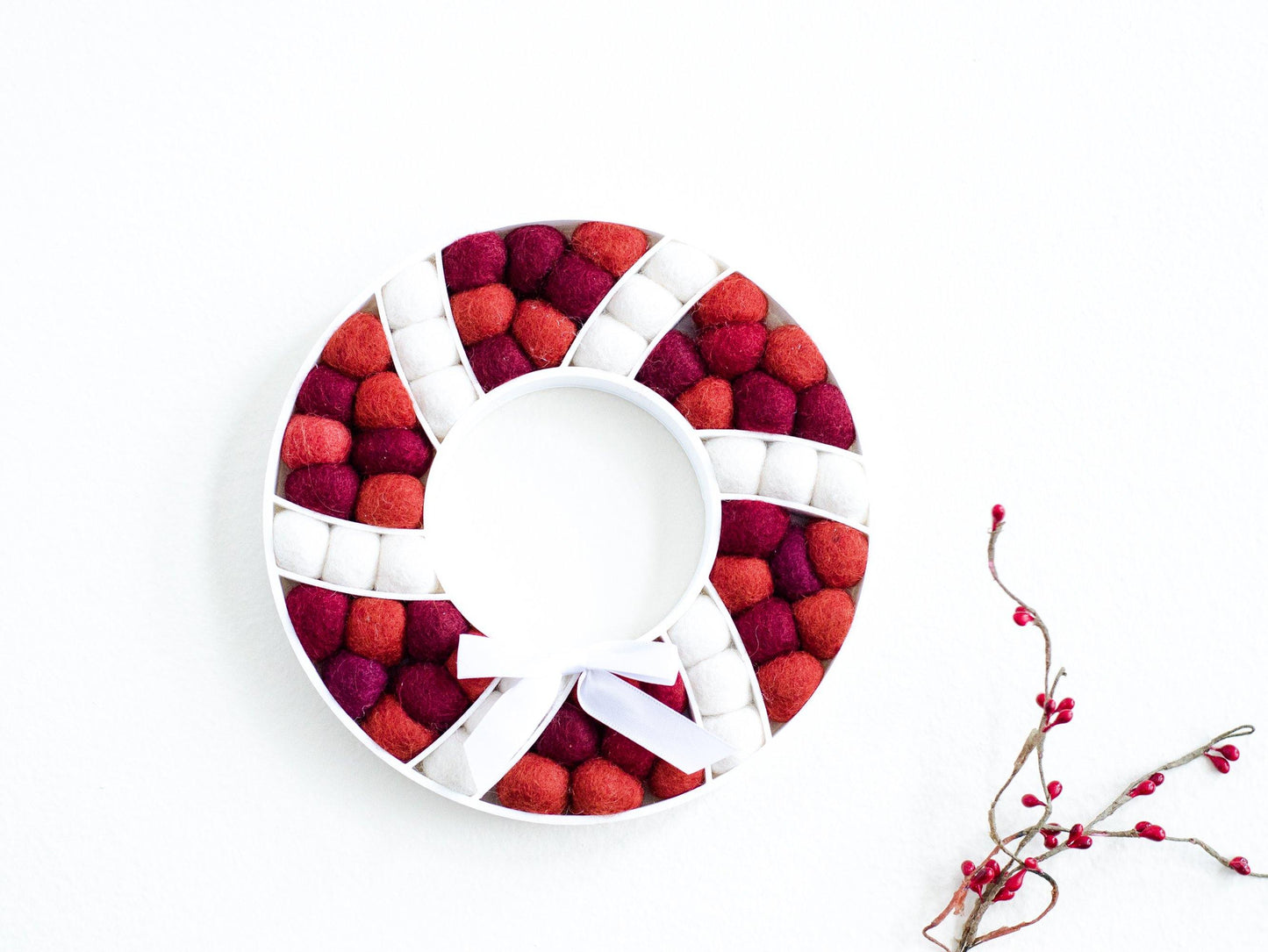 Shades of Red Felt Ball Wreath - Redheadnblue