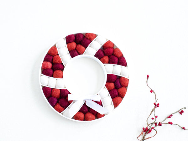 Shades of Red Felt Ball Wreath - Redheadnblue