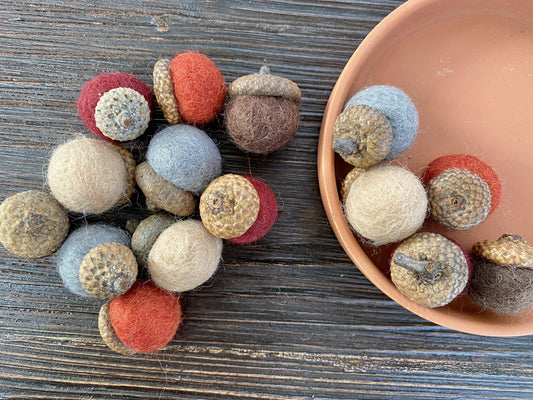 Autumn Wool Acorns - Redheadnblue