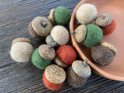 Wintery Wool Acorns - Redheadnblue