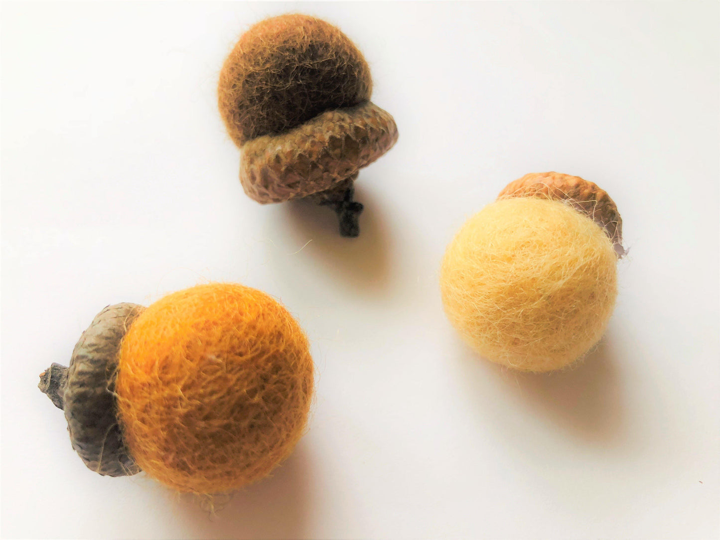 Brown & Tan Wool Acorns - Redheadnblue