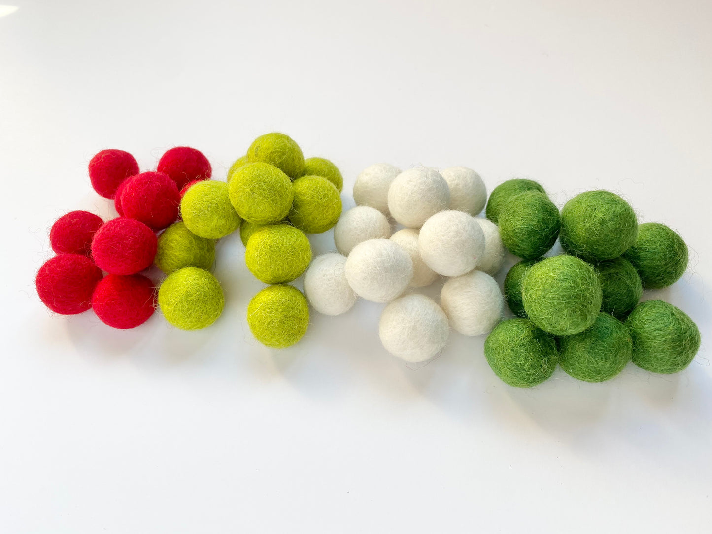 Fan Fave Christmas - 2.5 cm Felt Balls