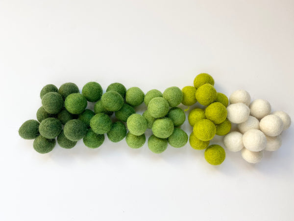 Green Ombre - 2.5 cm Felt Balls