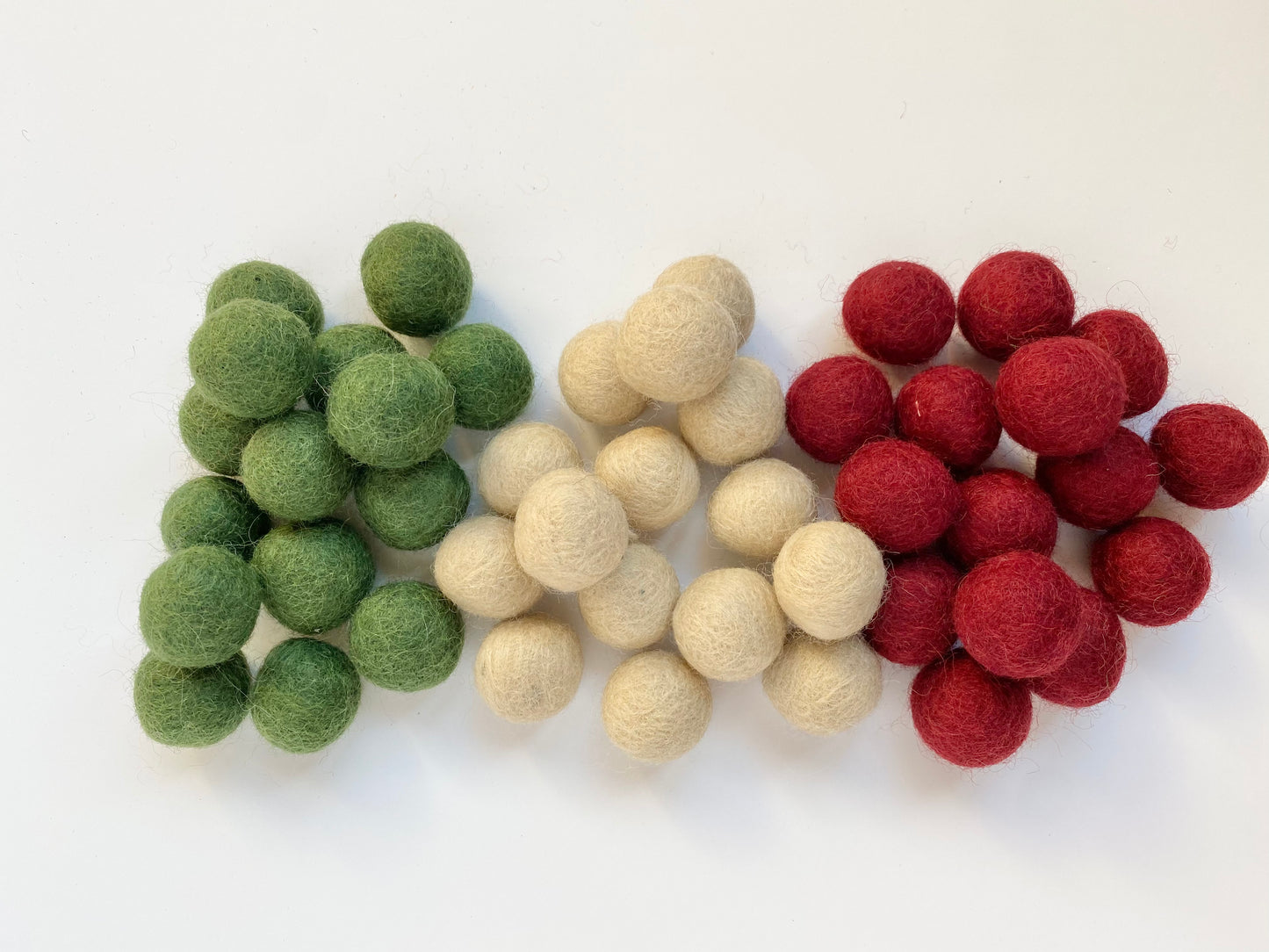 Classy Christmas - 2.5 cm Felt Balls