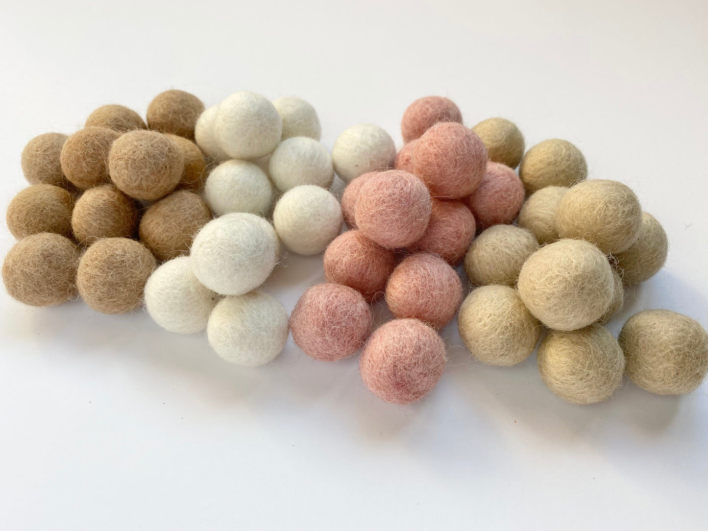 Neutrals Girly - 2.5 cm Felt Balls