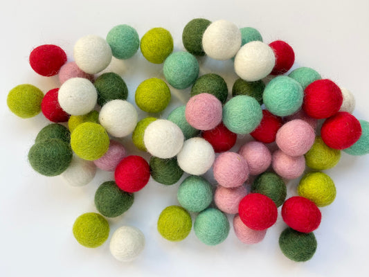 1950s Christmas - 2.5 cm Felt Balls