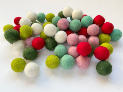 1950s Christmas - 2.5 cm Felt Balls