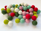 1950s Christmas - 2.5 cm Felt Balls