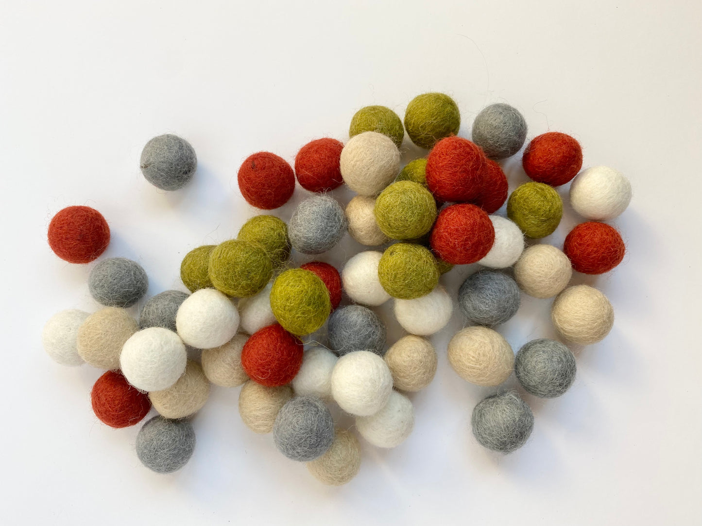 Neutrals Christmas - 2.5 cm Felt Balls