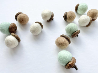 Soft Pallet Wool Acorns - Redheadnblue