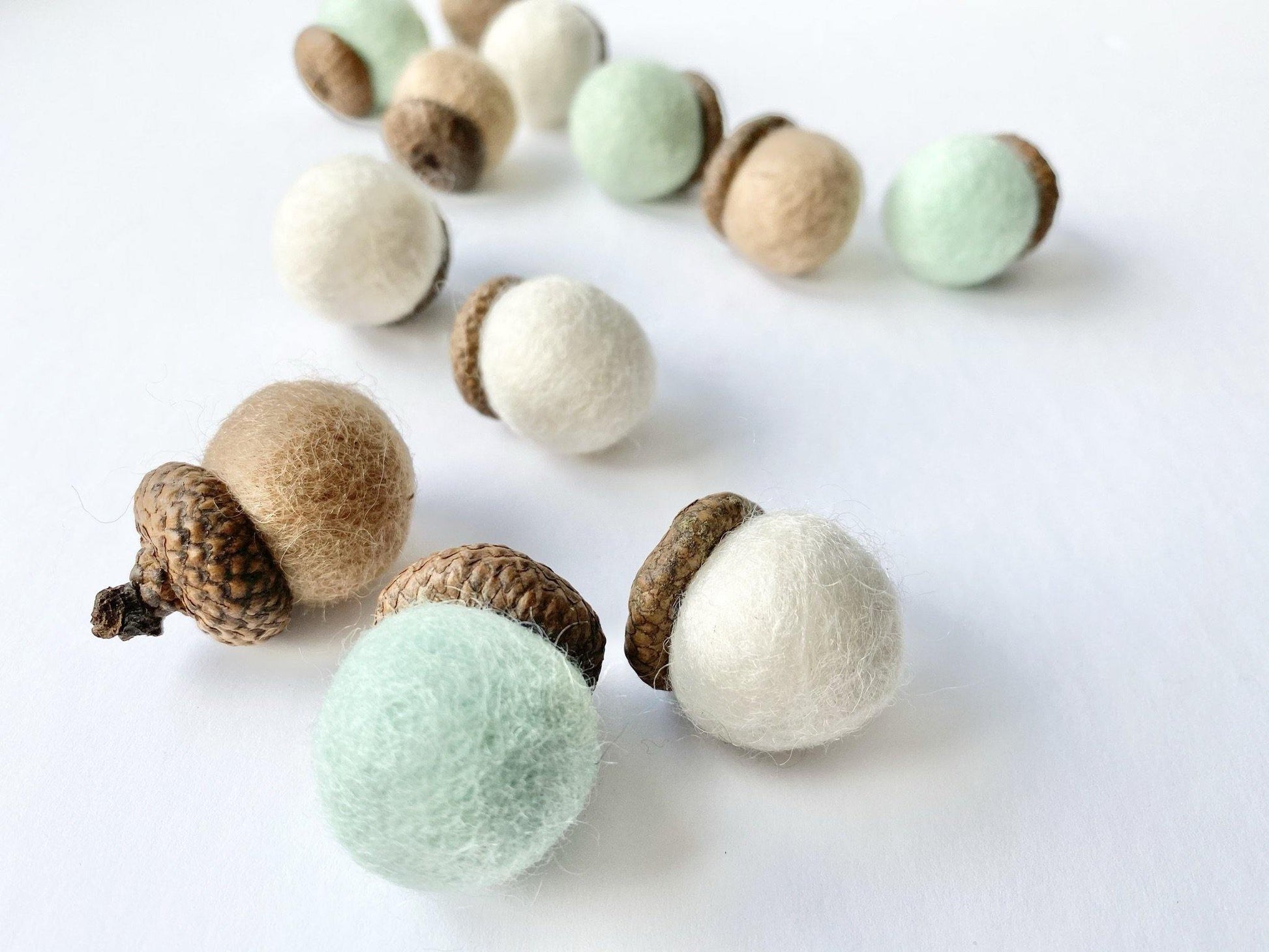 Soft Pallet Wool Acorns - Redheadnblue