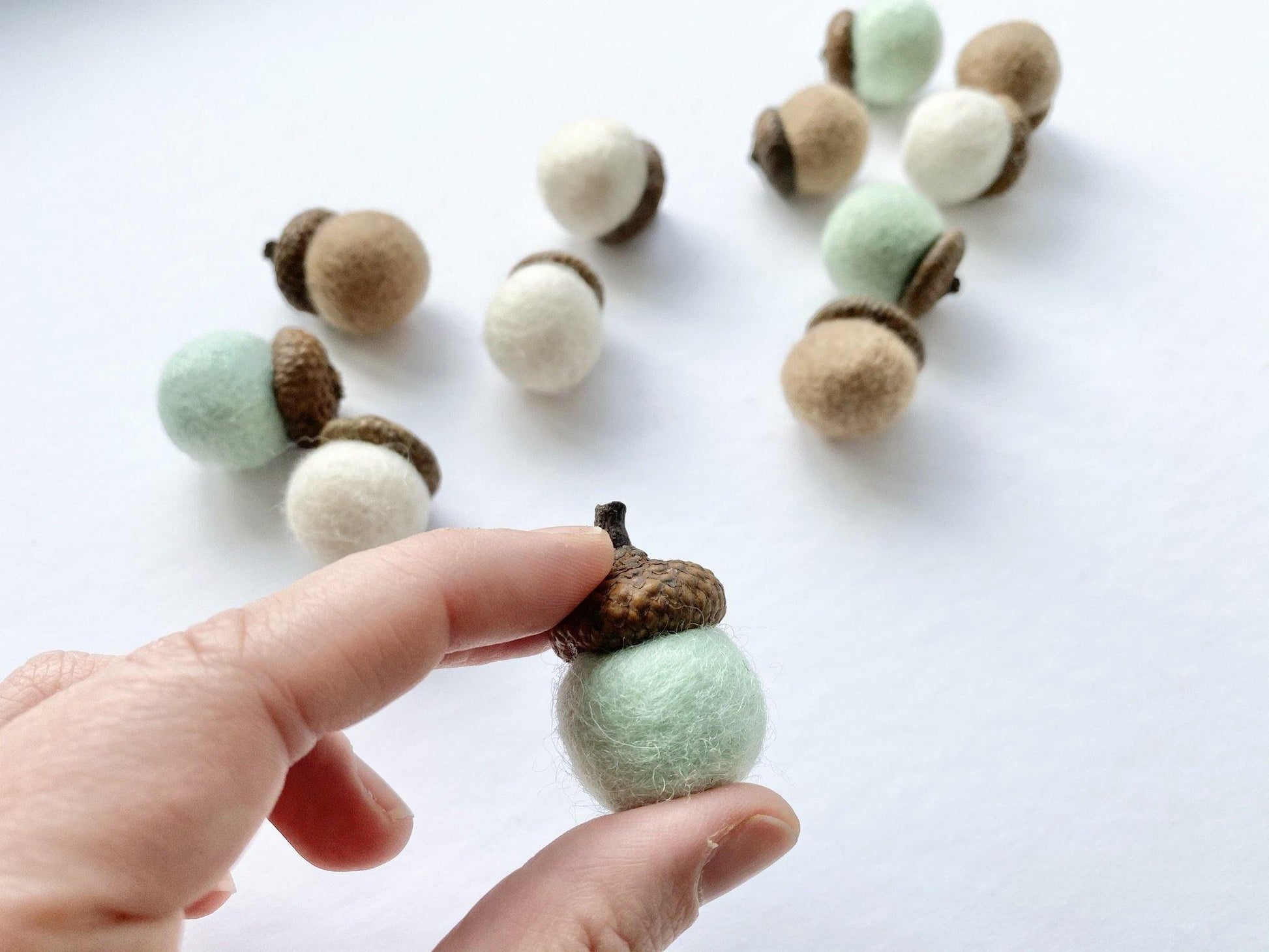 Soft Pallet Wool Acorns - Redheadnblue