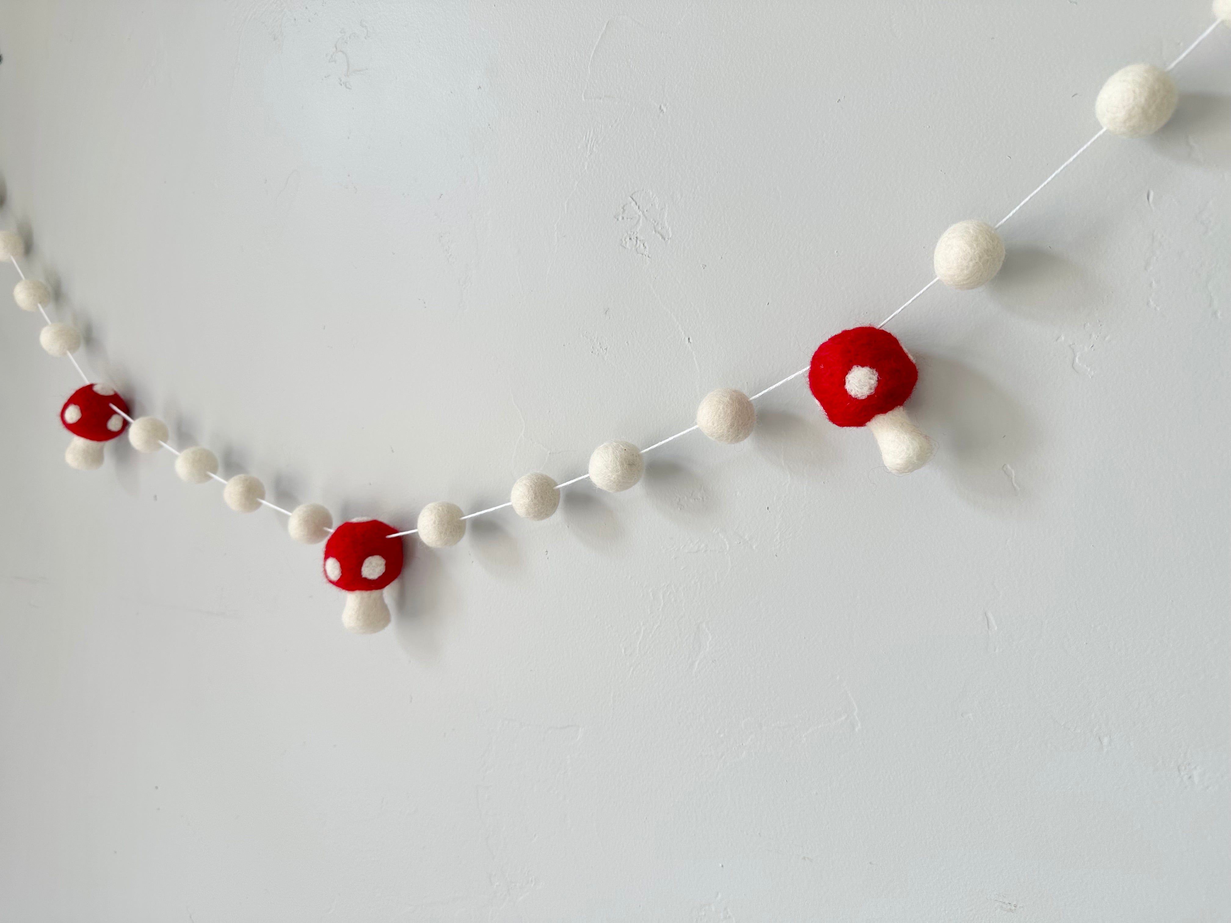 CWI Gift Silver & Red Bead Garland - 6ft
