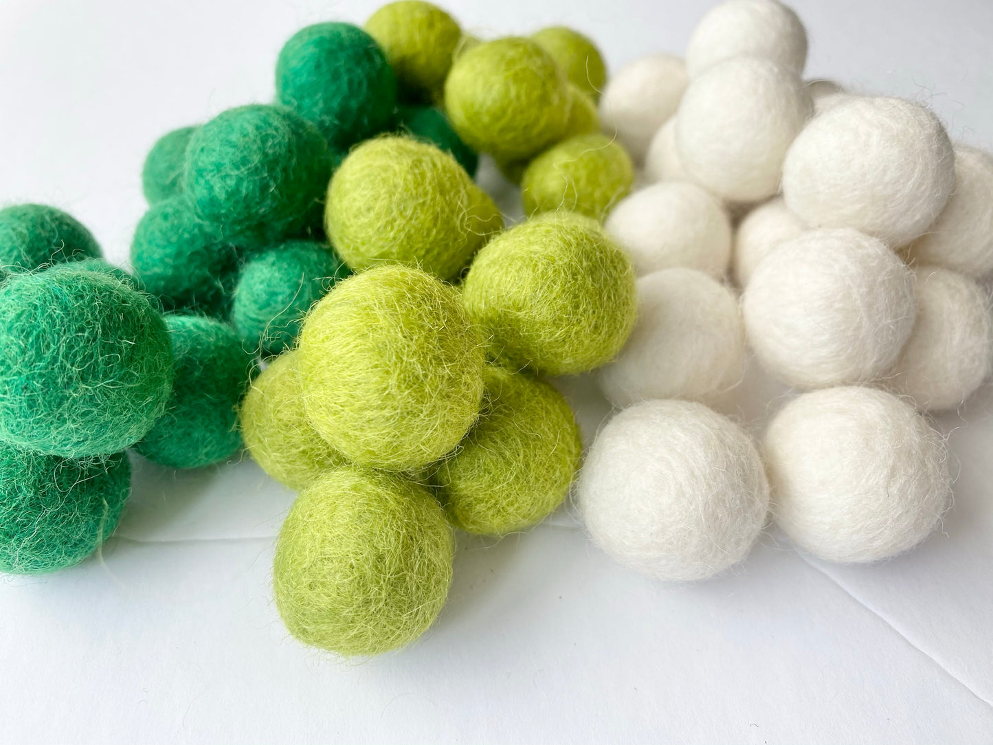St Patricks Day - 2.5 cm Felt Pom Pom Balls