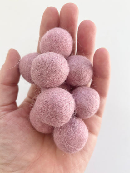 1950s Christmas - 2.5 cm Felt Balls