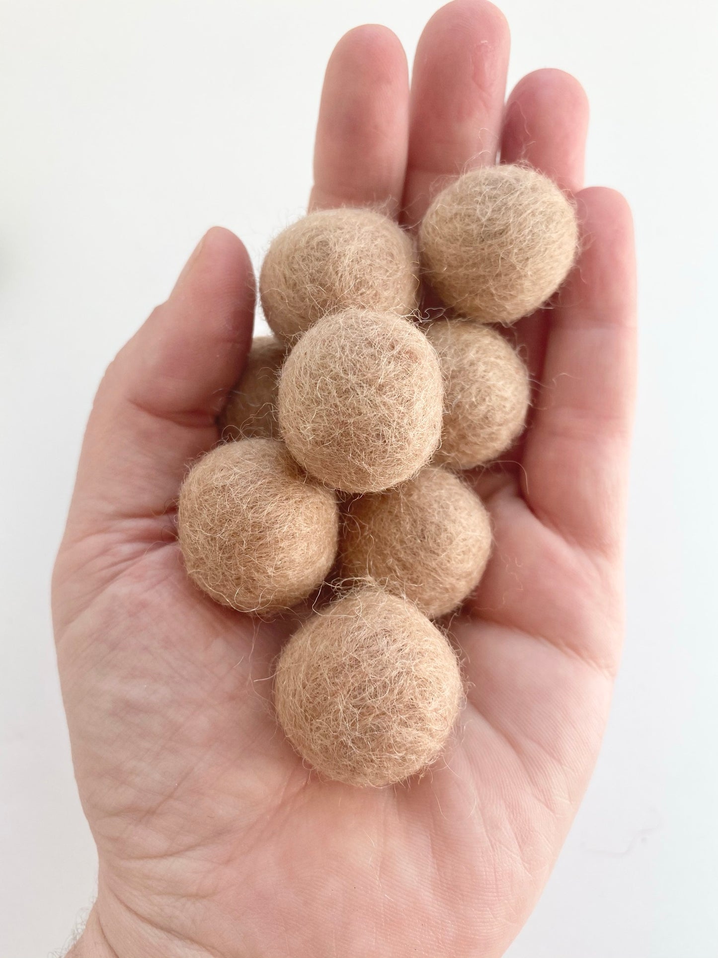 Neutrals Girly - 2.5 cm Felt Balls