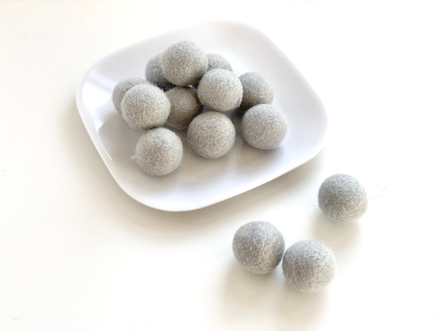 Neutral Mix - 2.5 cm Felt Balls