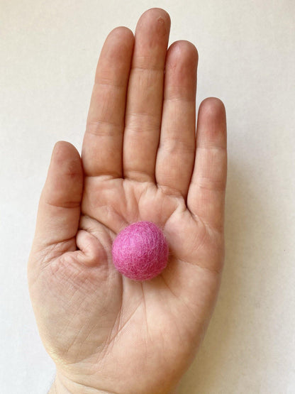 Valentines Ombre - 2 cm Felt Pom Pom Balls - Wool Jamboree