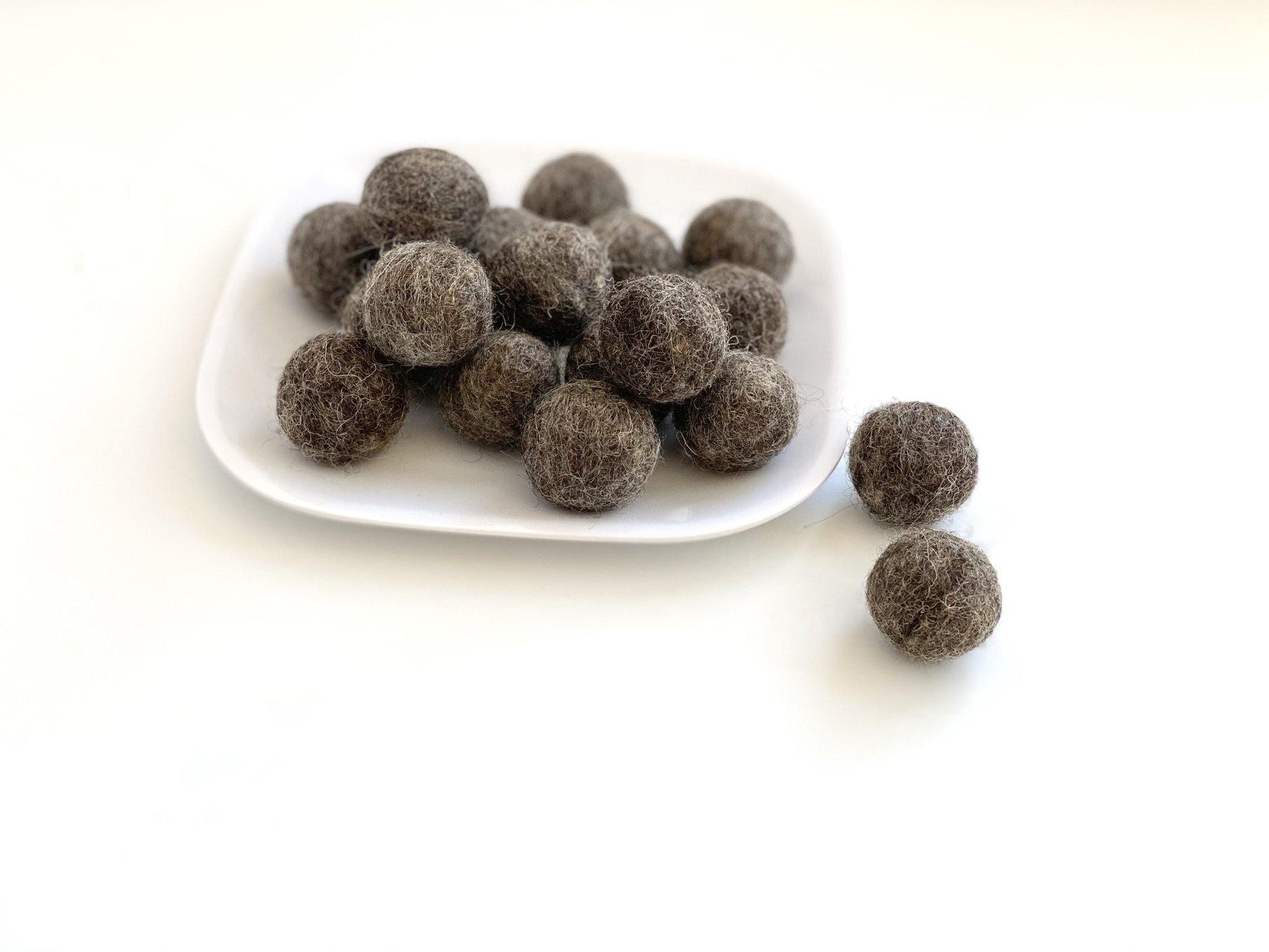 Heather Brown - 2 cm Felt Pom Pom Balls - Wool Jamboree