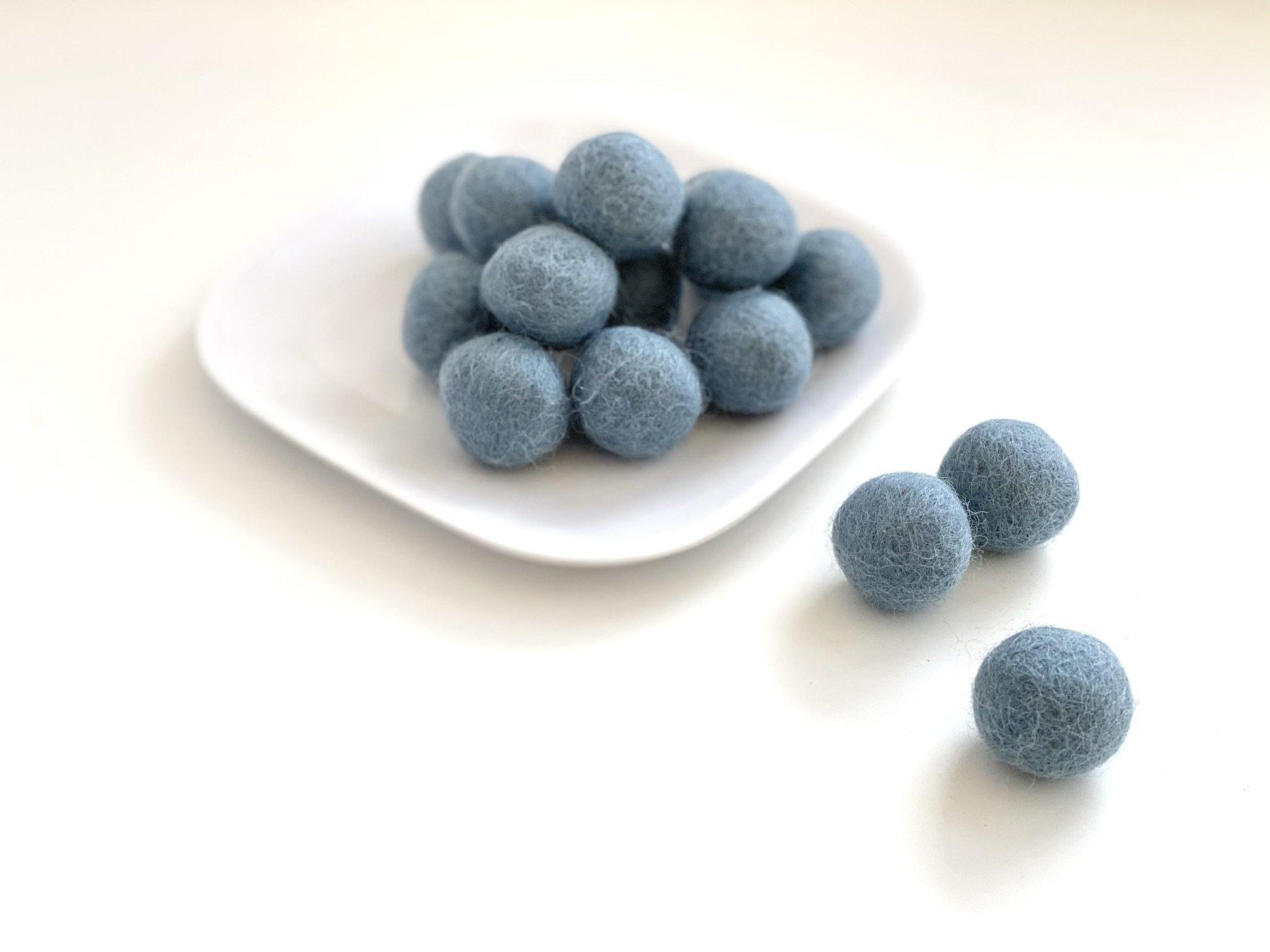 Blue Gray - 2 cm Felt Pom Pom Balls - Wool Jamboree