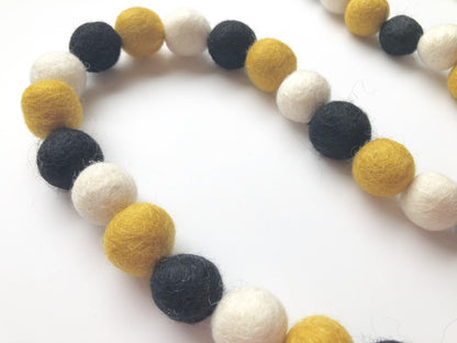 Bumble Bee Garland - Redheadnblue