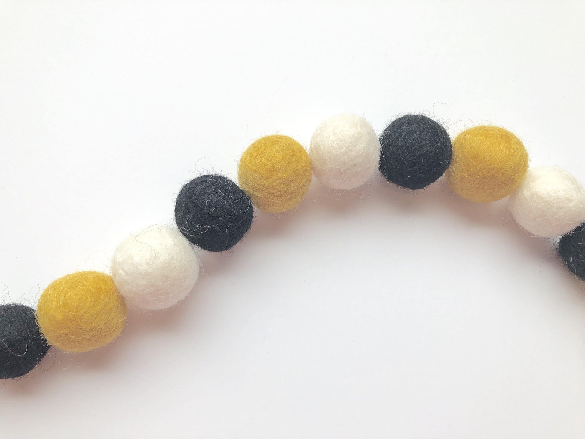 Bumble Bee Garland - Redheadnblue