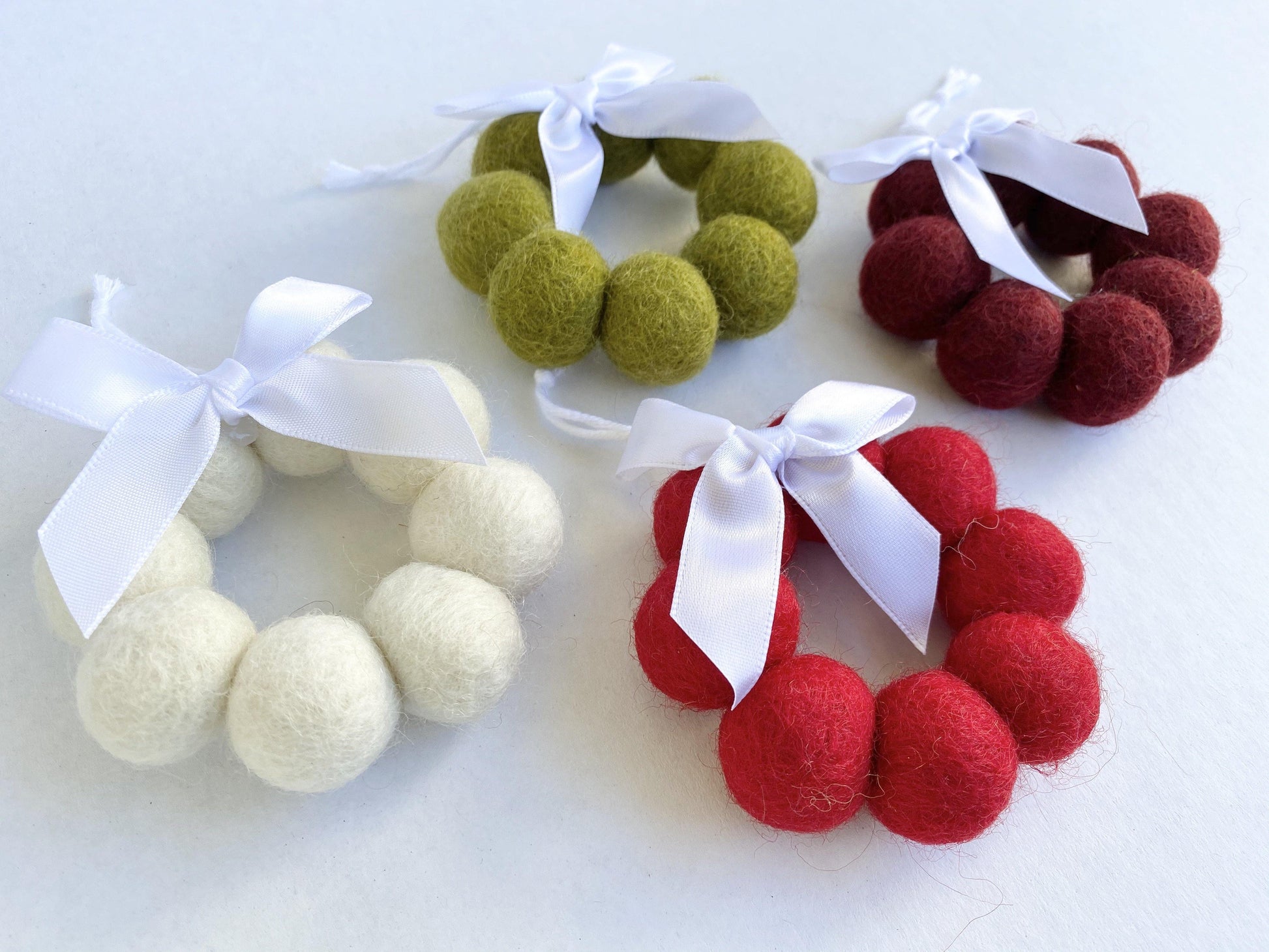 Wreath Ornament - White Bow - Redheadnblue